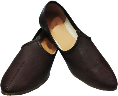 

Port Punjabi Jutis For Men(Brown, Dark brown