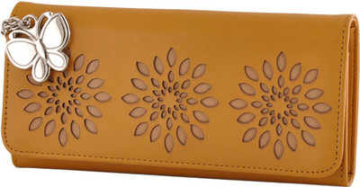 

Zipper Beige Clutch
