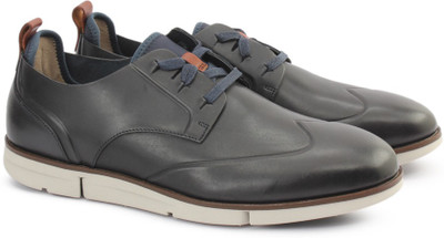 

Clarks TRIGEN WING NAVY LEATHER Casuals For Men(Blue