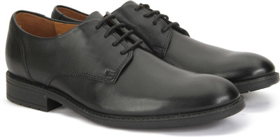 

Clarks TRUXTON PLAIN BLK WPROOF LEA Lace Up For Men(Black