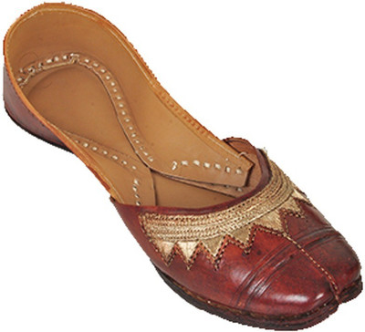 Kolapuri Centre Jutis For Women(Brown