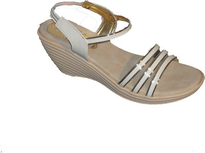 

Carat Candy & Co. Women Beige Heels