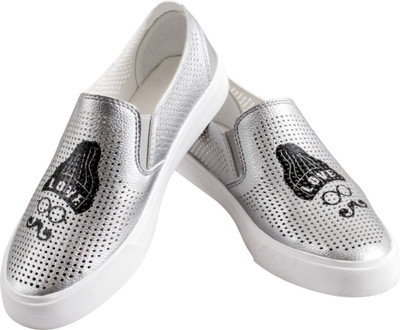 

Go India Store Sneakers For Women(Silver