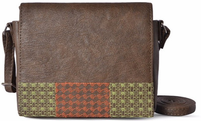 

Baggit Women Brown PU Sling Bag