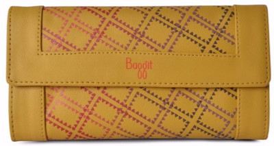 

Baggit Women Green Artificial Leather Wallet(6 Card Slots), Amber green