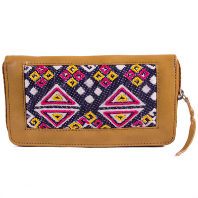 

Clover Party Brown Clutch