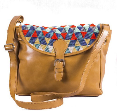 

Clover Messenger Bag(Khaki)
