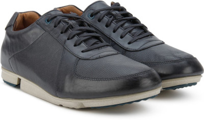 

Clarks Triturn Race Dark Blue Lea Running Shoes For Men(Navy