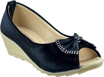 

Leatherwood1 Girls Slip on Mojaris(Black