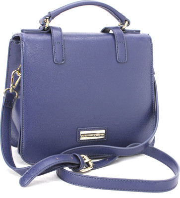 

United Colors of Benetton Messenger Bag(Blue)