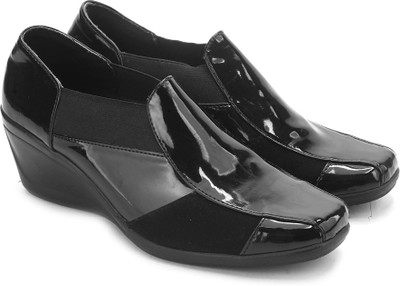 

Catwalk Closed Casuals For Women(Black