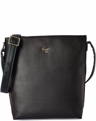 

Baggit Women Casual Black PU Sling Bag