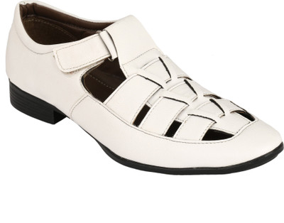 

AADIL Men WHITE Sandals