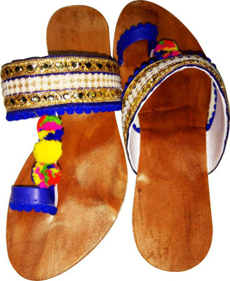 

J A COLLECTION Women Brown Flats