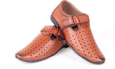 

Bunkeys Men Brown Sandals