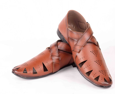 

Bunkeys Men Brown Sandals