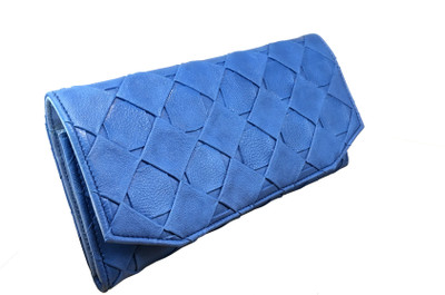 

TnW Casual Blue Clutch