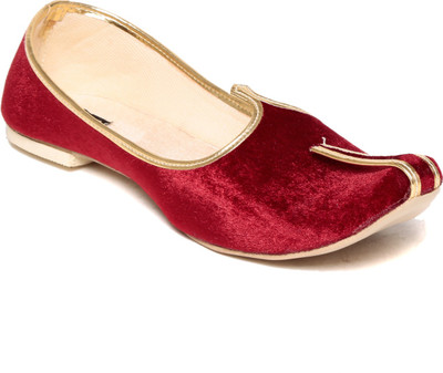 

TEN Velvet Red Juttis For Women(Red