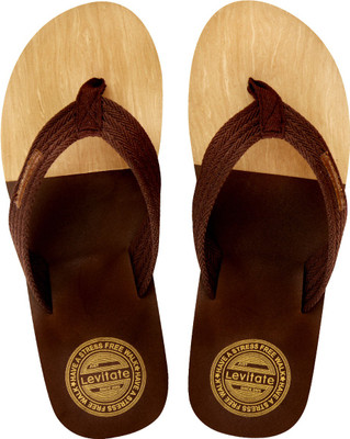 

Levitate Dual Wood Flip Flops, Dark brown wood
