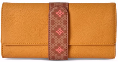 

Baggit Yellow Clutch
