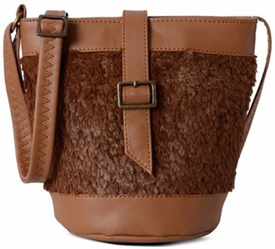 

Baggit Women Casual Brown Felt Sling Bag