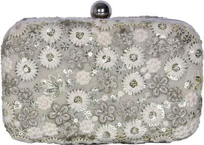 

DUCHESS Party Silver Clutch
