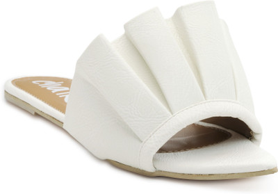 

Chalk Studio Women White Flats