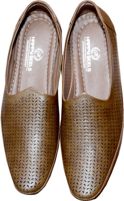 

Stylotrendz Long Pointed Toe Juti Party Wear For Men(Brown, Dark brown