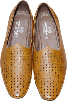 

Stylotrendz Long Pointed Toe Juti Party Wear For Men(Tan