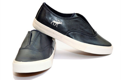 

mclum slip-on 07 Sneakers For Men(Navy, Dark blue