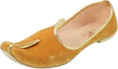 

Ramraj Wedding Mojari Mojaris For Men(Yellow