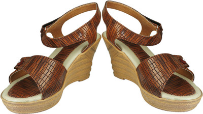 

Rare Women Brown Sandals