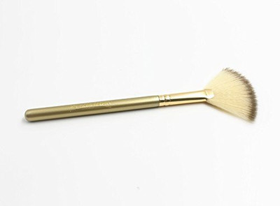 

Elegant Beauty Fan Makeup Brush With Soft Nylon Hairs And Gold Painted Wooden Handle(Pack of 1)