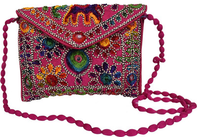 

Craft Trade Casual Pink Clutch