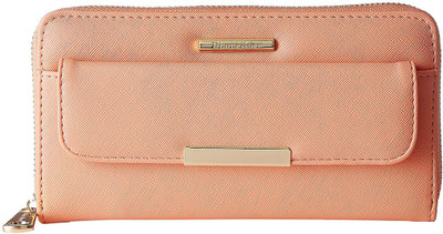

Diana Korr Casual Pink Clutch