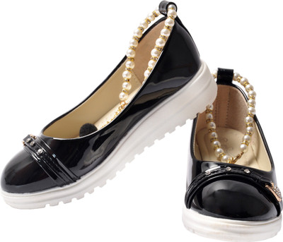 

Yellow Bee Girls Slip on Jutis(Black