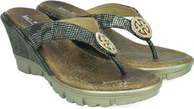 

Inc. Women Black Sandals
