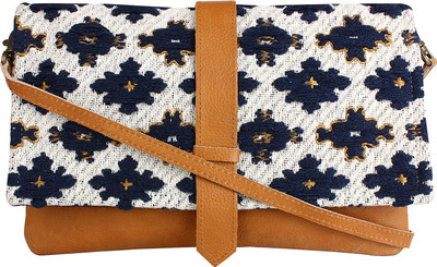 

Patootie Casual White Clutch