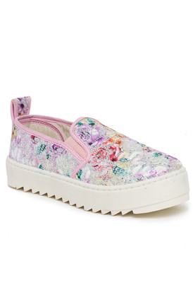 

Scentra Slip On Sneakers For Women(Multicolor, Pink