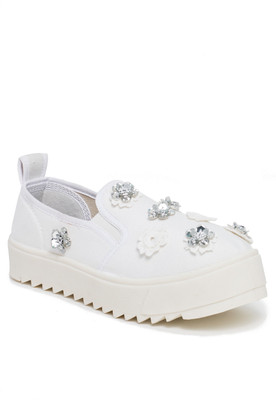 

Scentra Canvas Shoes For Women(White