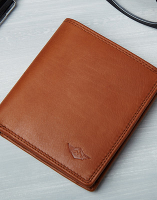 

Metronaut Men Tan Genuine Leather Wallet(6 Card Slots)