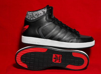 

ADIDAS ORIGINALS VARIAL MID Sneakers For Men(Black, Cblack/dgsogr/scarle