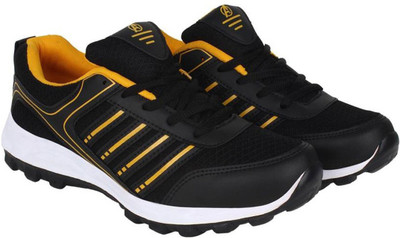 

Aero Power Play Running Shoes For Men(Black, Yellow