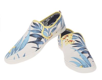 

Jack & Jones Canvas Shoes For Men(Multicolor, Salmon
