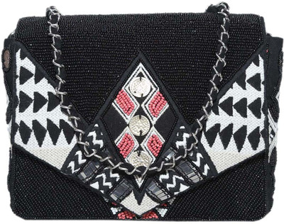 

Diwaah Party Black Clutch