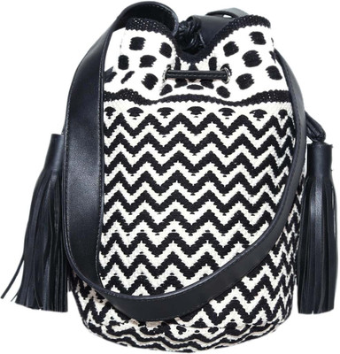 

Diwaah Handcrafted Potli(Black)