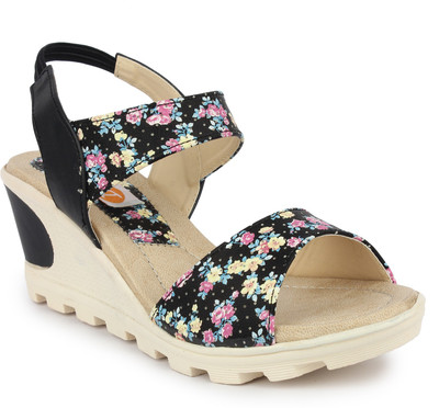 

Digni Women Black Heels