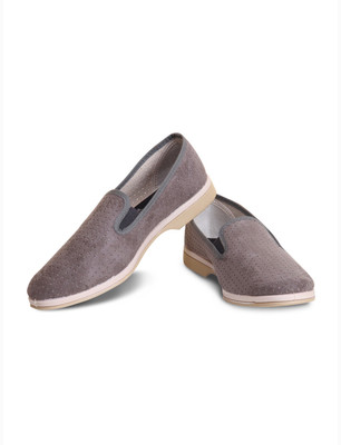 

Scentra NY OCTOPUS Slip On Sneakers For Men(Brown, Gray