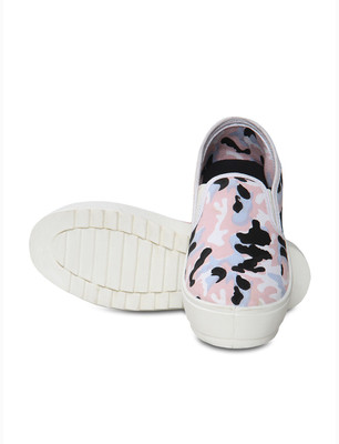 

Scentra NARA UBER Loafers For Women(Brown, Camo