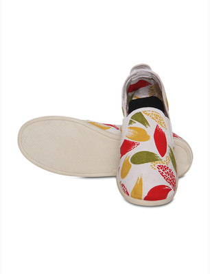 

Scentra LONDON Loafers For Women(Red, Red leafs